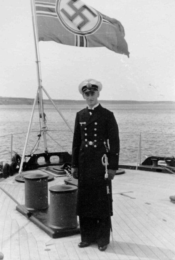 Camera captures images of Nazi boat in Gulf of Mexico _lowres